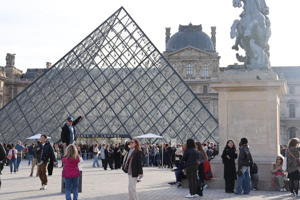 Tiga Hari Setelah Dirampok, Museum Louvre Kembali Dibuka