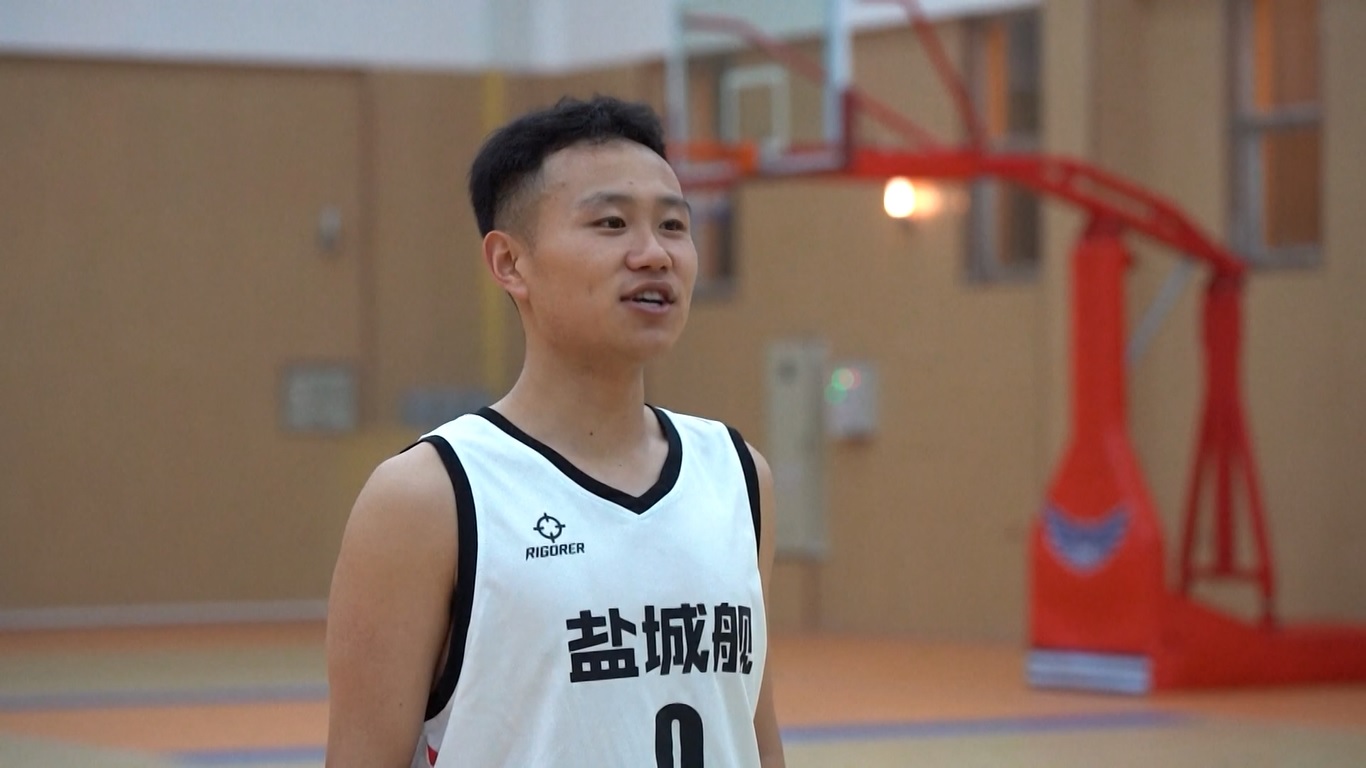 Di antara hal-hal yang menarik dari kunjungan tersebut adalah pertandingan persahabatan bola basket