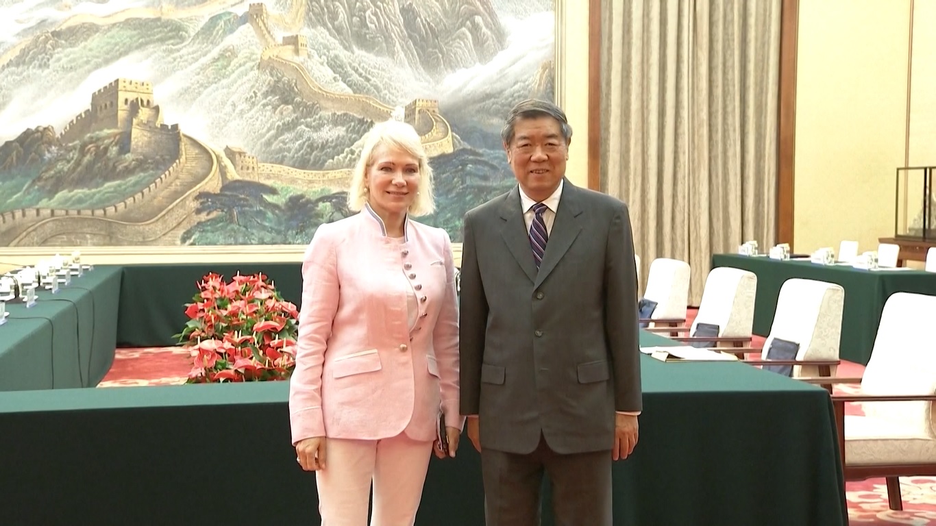 Wakil Perdana Menteri Tiongkok Bertemu dengan Ketua Dewan Pengawas Louis Dreyfus