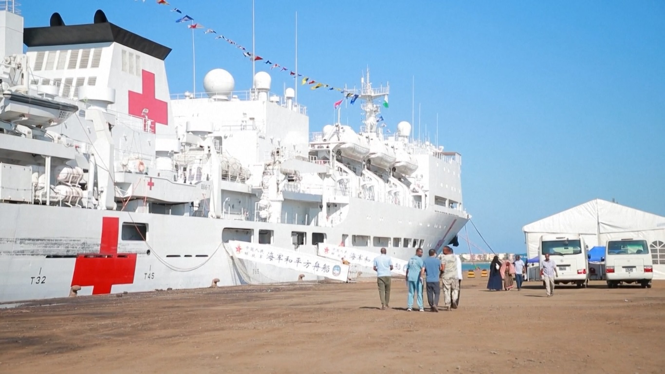 Saat Peace Ark meninggalkan pelabuhan