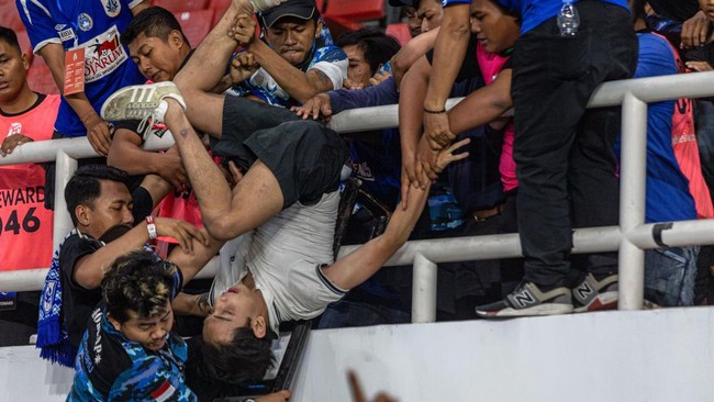 Anggota Komite Eksekutif (Exco) PSSI Arya Sinulingga mengingatkan perwakilan FIFA sudah berada di Indonesia dan memantau sepak bola nasional menyusul kericuhan suporter yang terjadi laga PSIS Semarang vs Persib Bandung