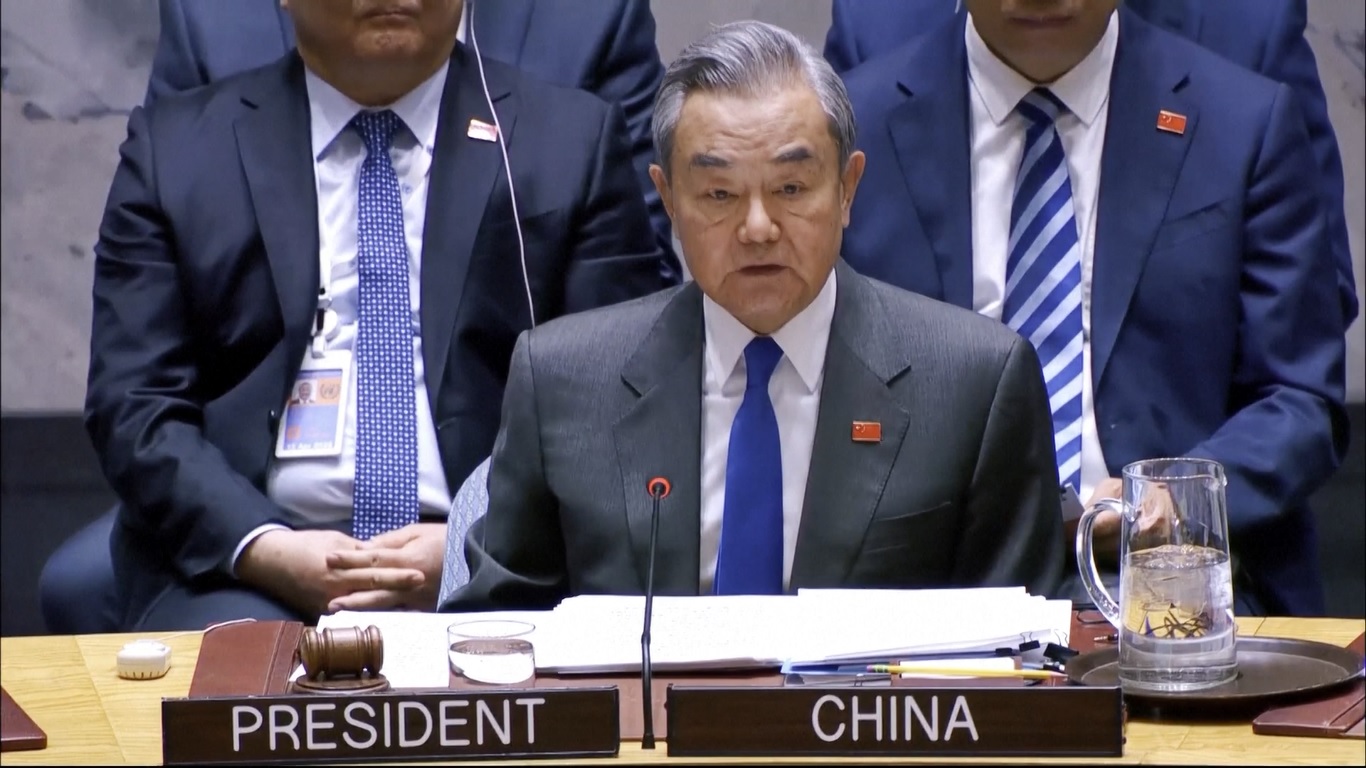 Wang mencatat bahwa Helm Biru Tiongkok telah menjadi kekuatan utama dalam operasi penjagaan perdamaian PBB