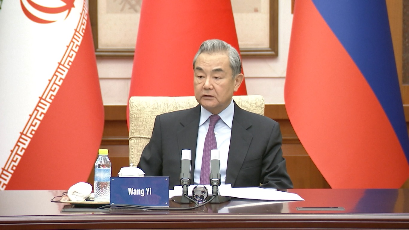 Wang menegaskan bahwa sanksi sepihak hanya akan meningkatkan ketegangan