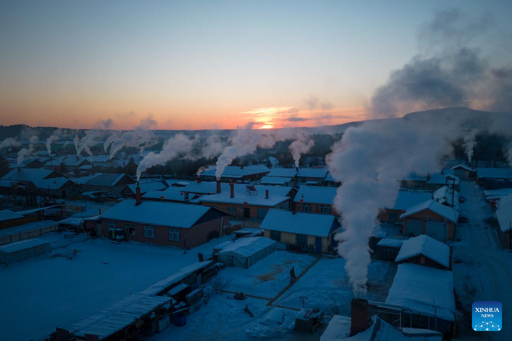 Dimusim dingin seperti sekarang banyak wisatawan mengunjungi Desa Beiji Kota Mohe Provinsi  HeilongjiangTiongkok Selasa 