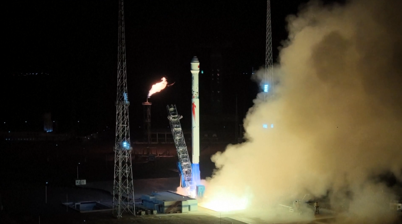 Roket Zhuque-2E Milik Tiongkok Meluncurkan 10 Satelit ke Luar Angkasa