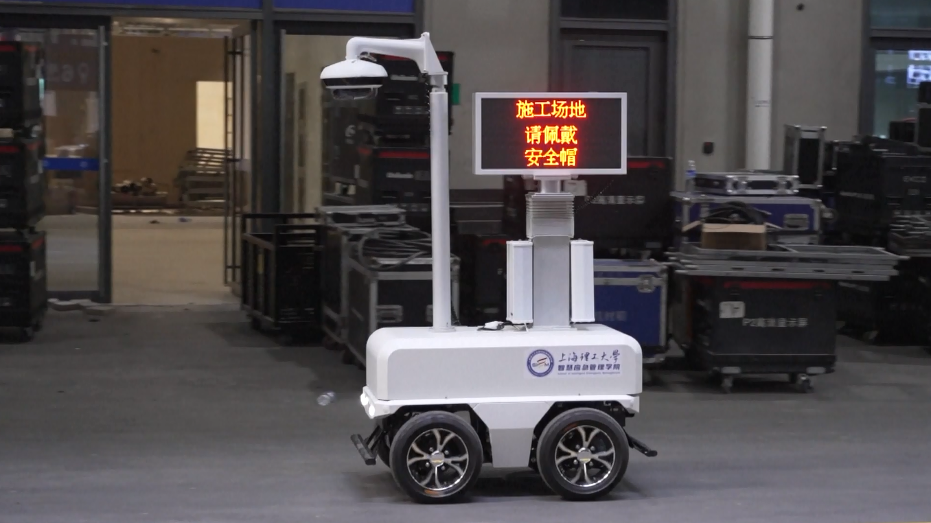 Robot AI Mulai Melakukan Patroli Keamanan di Lokasi CIIE
