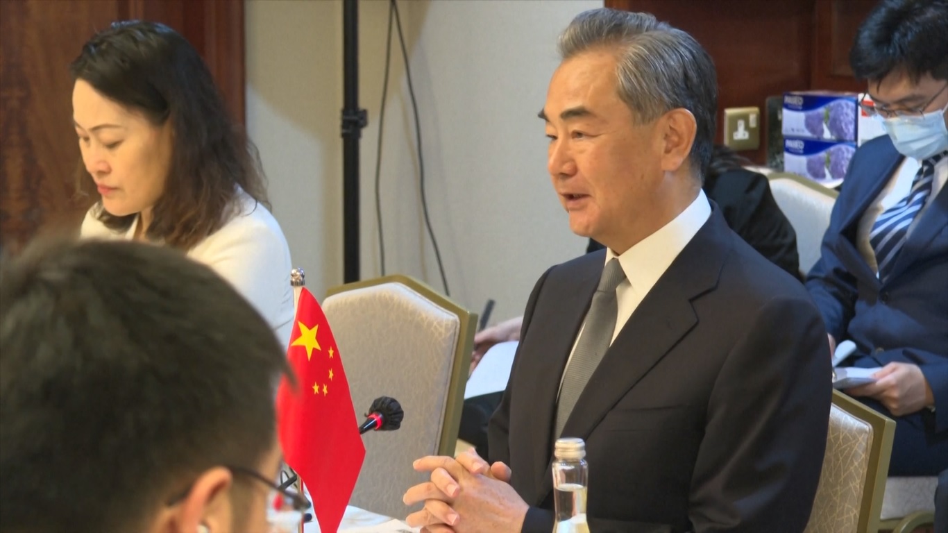 Wang mencatat bahwa Tiongkok dan Singapura telah meningkatkan hubungan mereka menjadi kemitraan yang menyeluruh