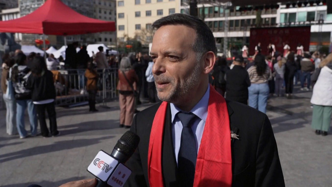 Dunia Turut Serta Bersama Tiongkok Menyambut Tahun Kuda dengan Perayaan yang Meriah