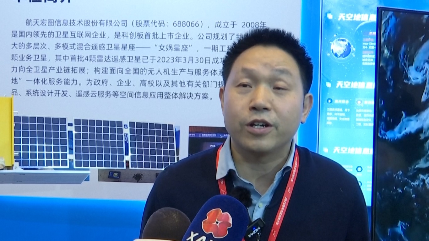 Pameran ini menarik banyak peserta yang secara aktif terlibat dalam konsultasi dan negosiasi