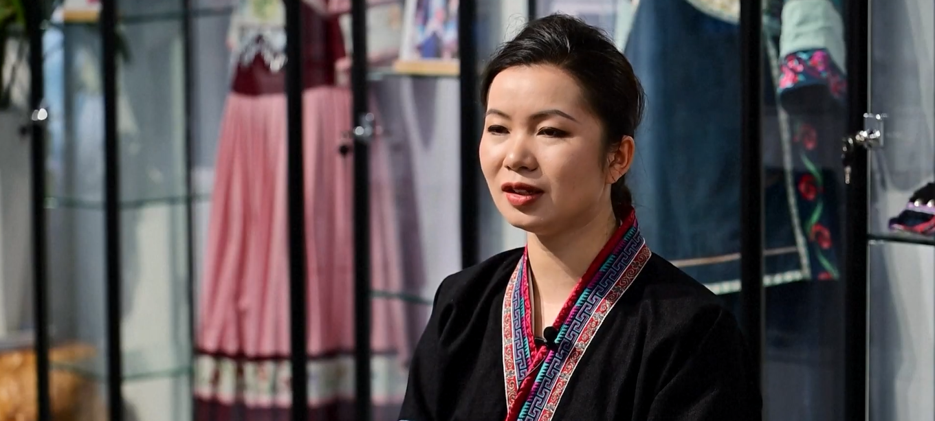 Anggota Kongres Rakyat Nasional dari Guizhou Hidupkan Kembali Budaya Buyi melalui Pewarisan dan Inovasi