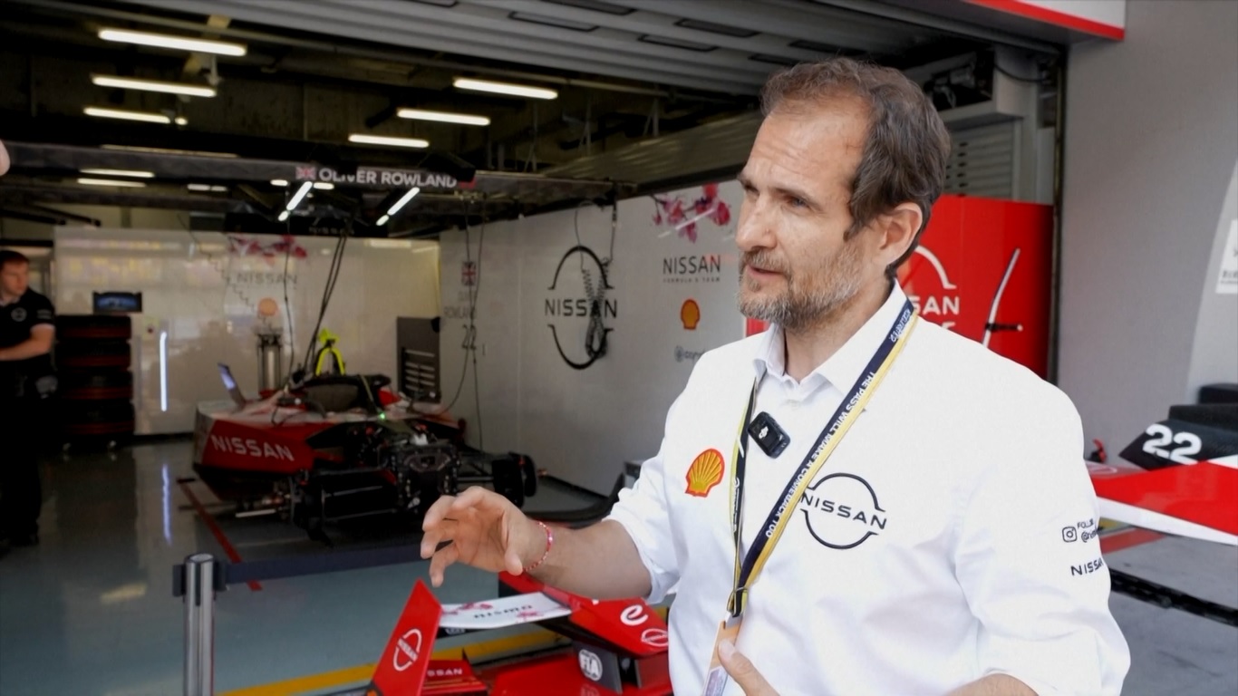 Selain tontonan visual yang menyaingi kemeriahan Formula 1