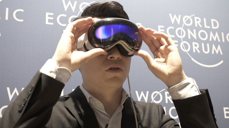 Forum Ekonomi Dunia (WEF) memperluas dampaknya melampaui pertemuan tahunannya di Davos melalui perangkat realitas virtual dan augmented reality
