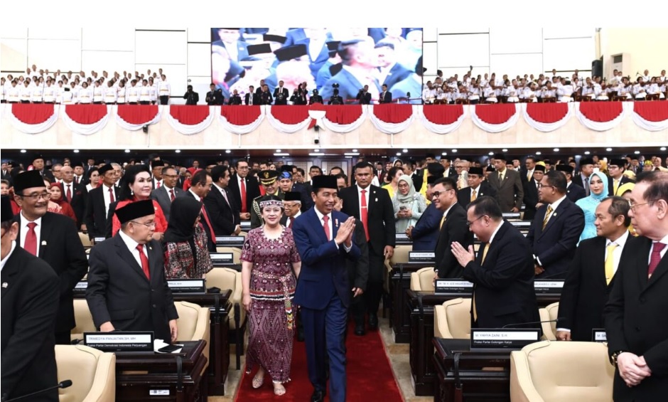Kepala Negara menyampaikan bahwa Indonesia secara konsisten dapat mempertahankan pertumbuhan ekonomi sejak akhir 2021 tetap berada di atas 5 persen Hal tersebut juga diikuti dengan penurunan tingkat pengangguran hingga kemiskinan ekstrem