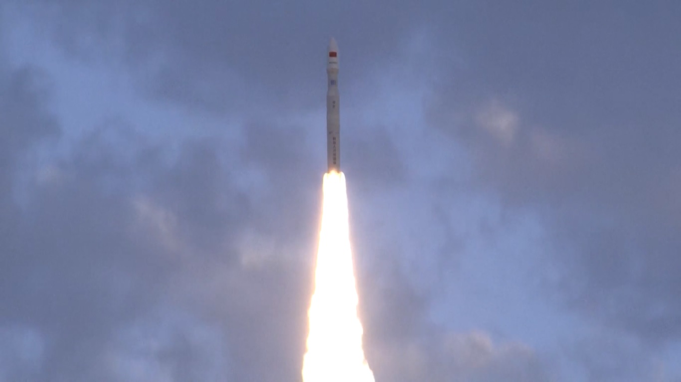 Satelit yang ada di dalam roket tersebut adalah CAS (Akademi Ilmu Pengetahuan Tiongkok)-01 dan CAS-02