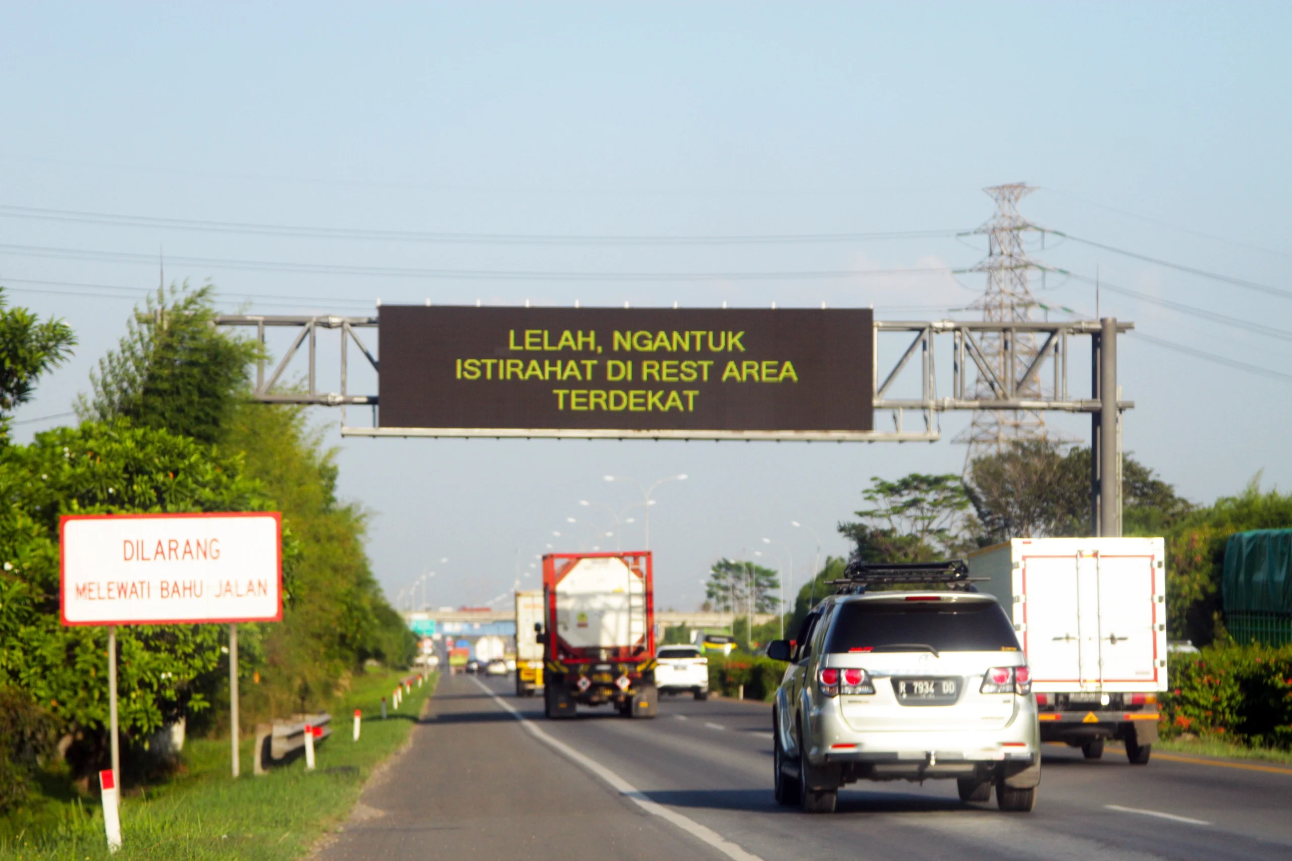 Pergerakan kendaraan yang melintasi Tol Jakarta-Merak juga tercatat mengalami peningkatan sebesar  4