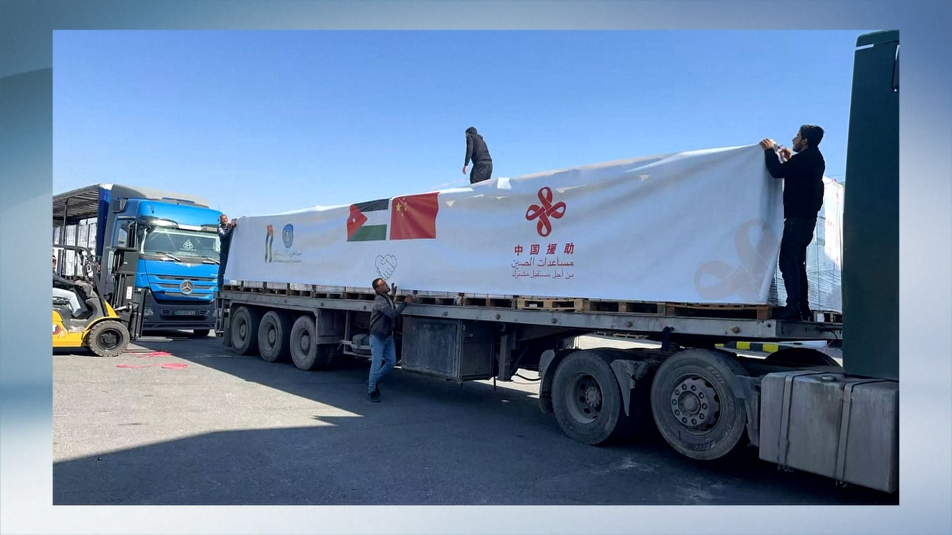 Bantuan tersebut akan didistribusikan kepada penduduk setempat di Jalur Gaza oleh organisasi mitra Organisasi Amal Hashemite yang berpusat di Yordania setelah tiba