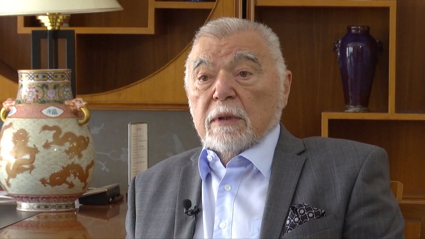 Mesic mengatakan bahwa permusuhan yang sedang berlangsung antara Rusia dan Ukraina adalah perang proksi antara Rusia dan AS