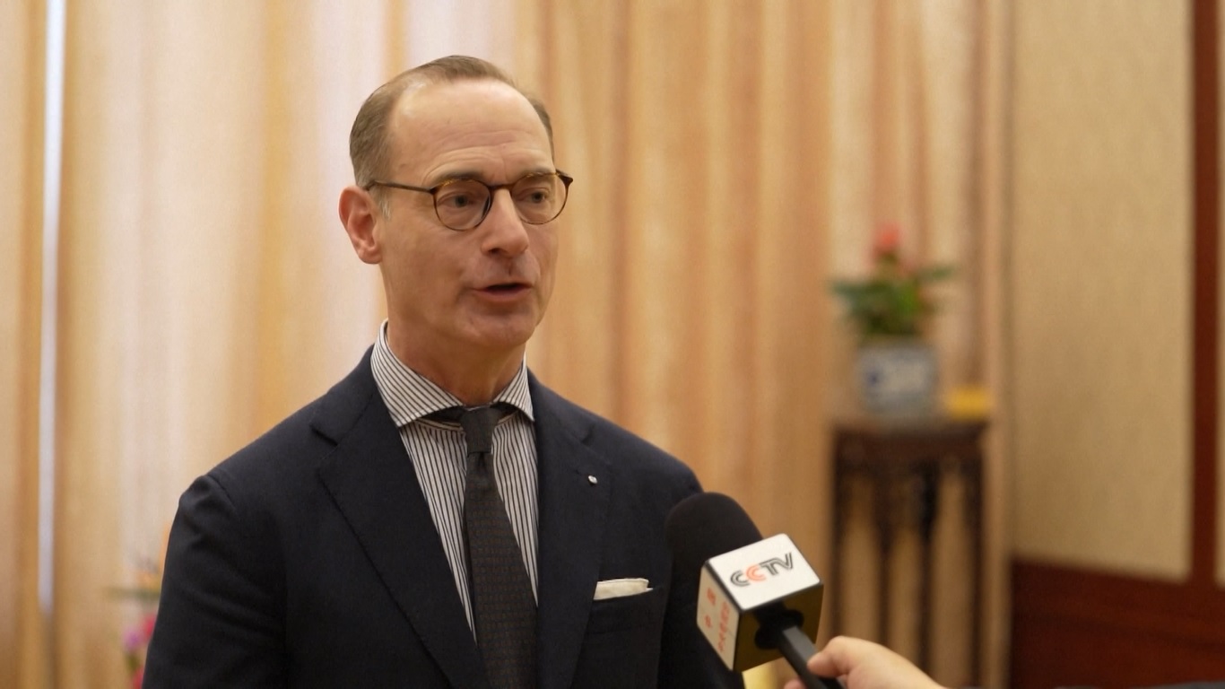 Para tamu mengatakan bahwa Tiongkok