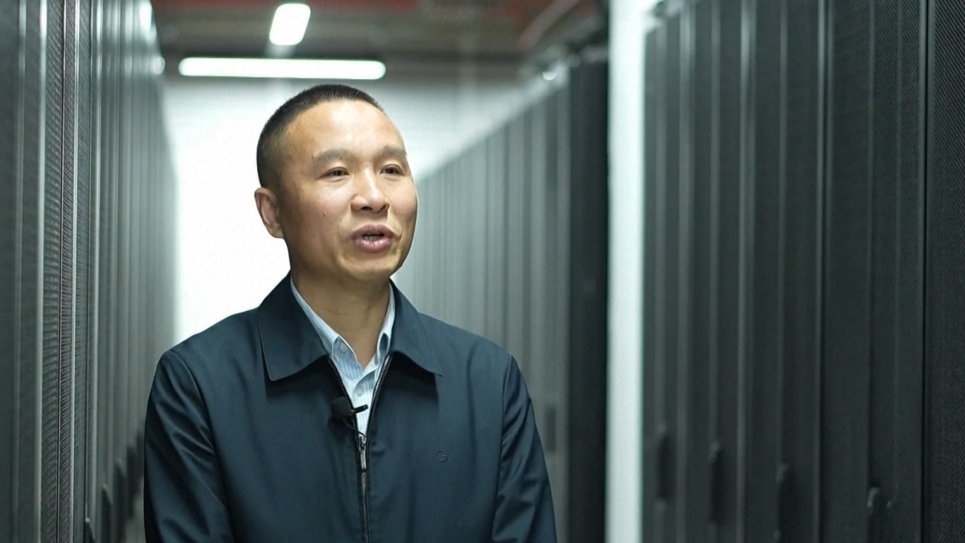 Proyek yang menonjol adalah Jalan Tol Urumqi-Yuli